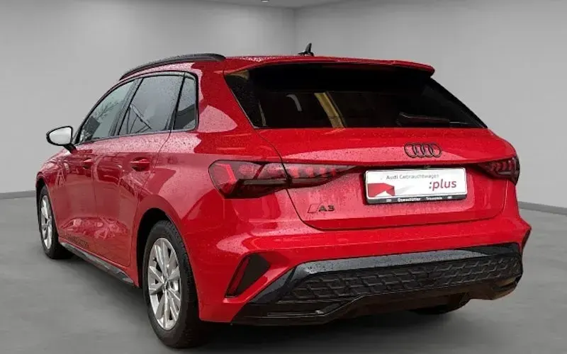 Gebraucht Audi A3 S-Line 150 PS (110 kW) 2024 Rot Limousine