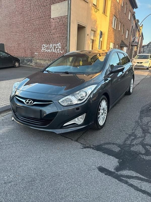 Grau Gebraucht 2013 Hyundai i40 Kombi | 3.150 € (Superpreis) - Bild 1/4