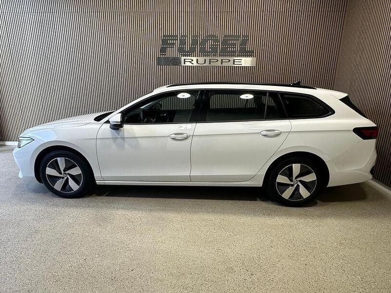 Gebraucht VW Passat 150 PS (110 kW) 2024 Pure white Kombi