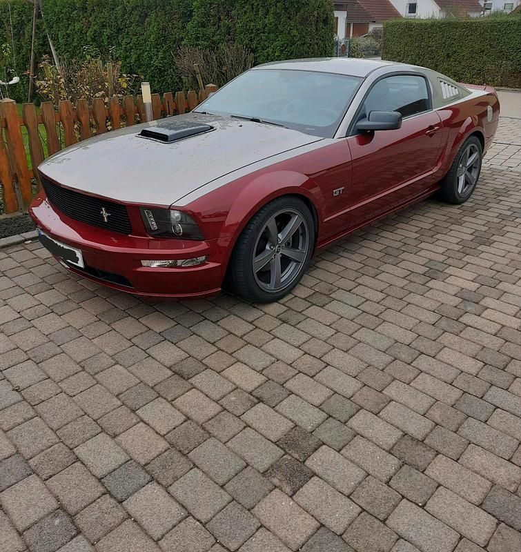 Grau Gebraucht 2008 Ford Mustang GT Coupé | 14.200 € (Fairer Preis) - Bild 1/4