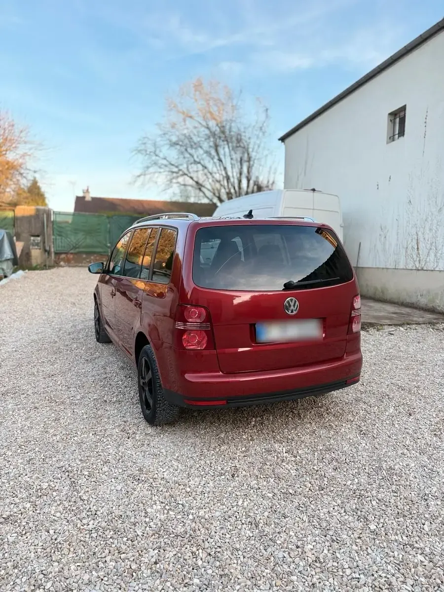 Gebraucht VW Touran 140 PS (102 kW) 2010 Rot Van / Kleinbus