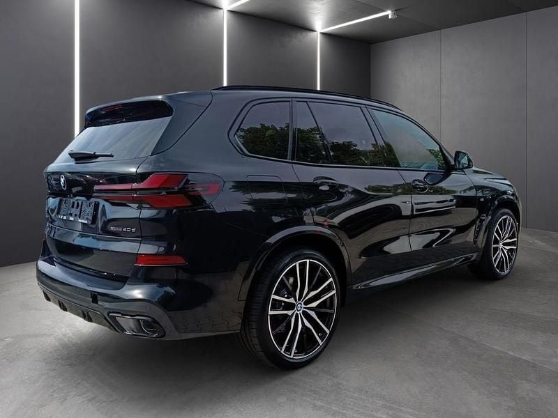 Neu BMW X5 M Sport 352 PS (258 kW) 2025 Saphirschwarz metallic SUV