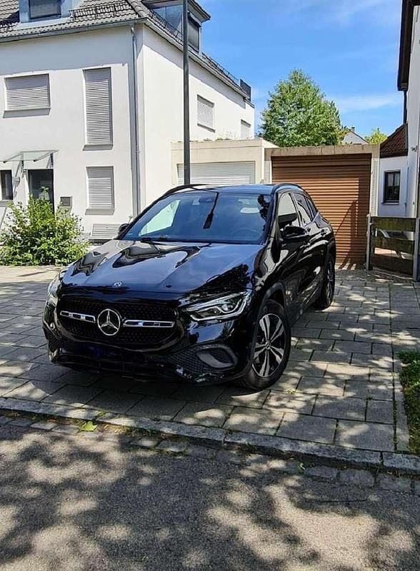 Schwarz Gebraucht 2020 Mercedes GLA200 Business SUV | 27.500 € (Superpreis) - Bild 1/4