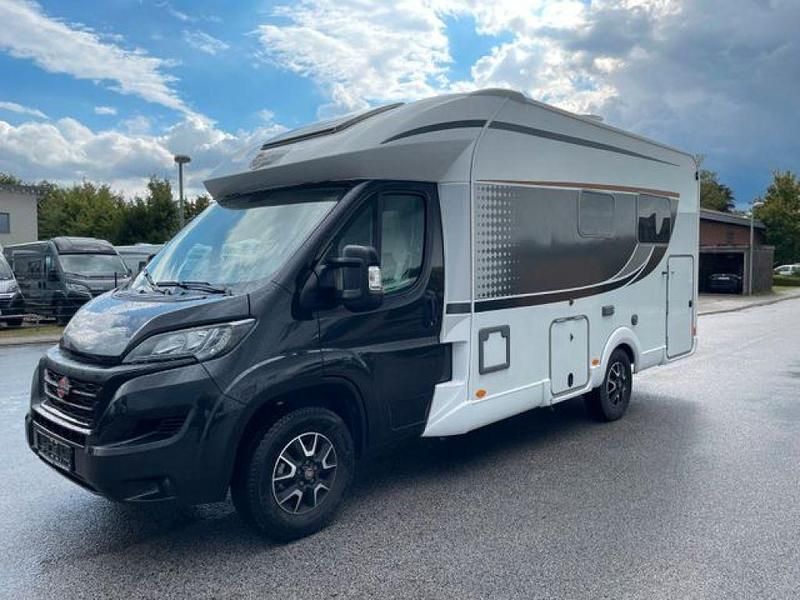 Gebraucht Buerstner Lyseo TD 140 PS (102 kW) 2023 Schwarz (metallic) Van