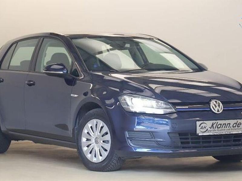 Blau Gebraucht 2014 VW Golf VII Comfortline Limousine | 11.499 € (Fairer Preis) - Bild 1/4