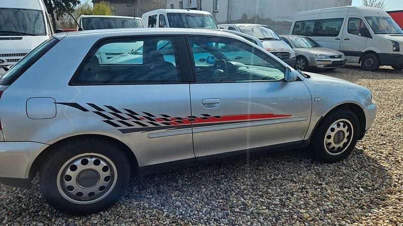 Używany Audi A3 Ambiente 102 KM (75 kW) 2001 Srebrny Hatchback