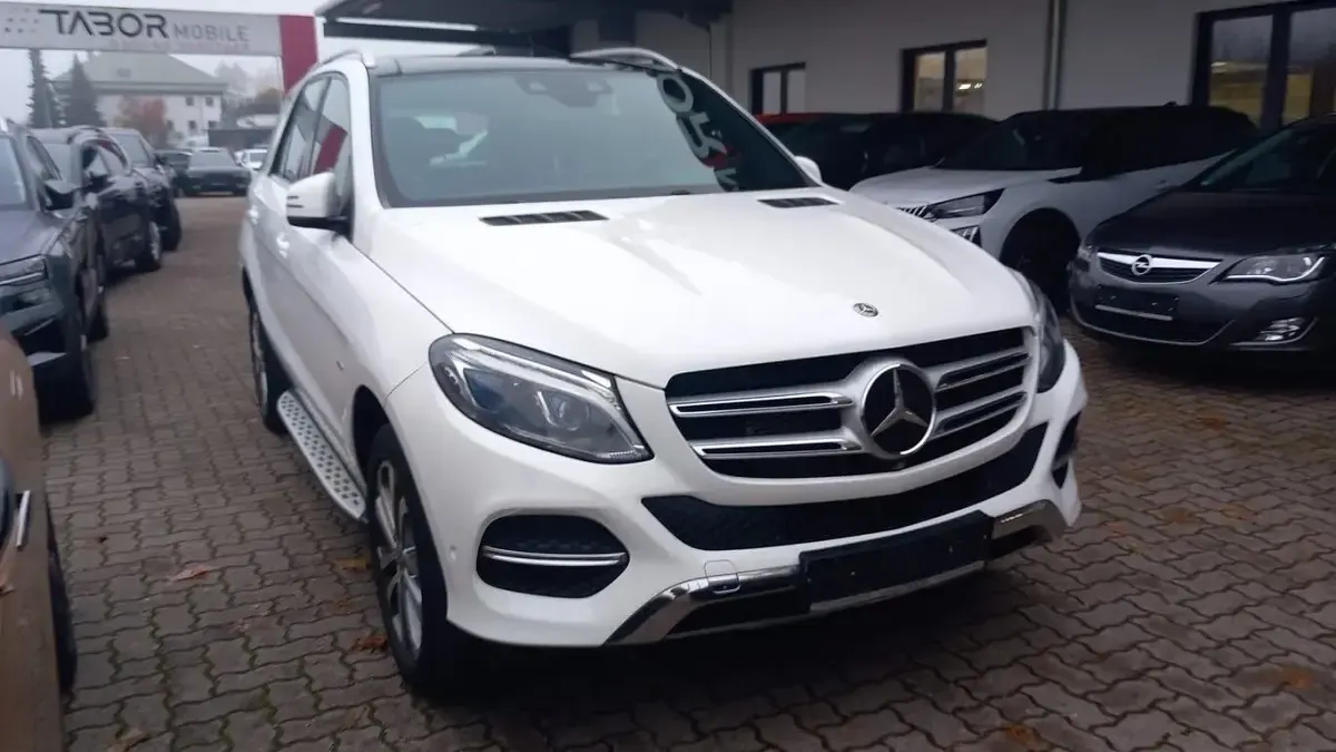 Gebraucht Mercedes GLE500 333 PS (244 kW) 2018 Polarweiss  unilack SUV