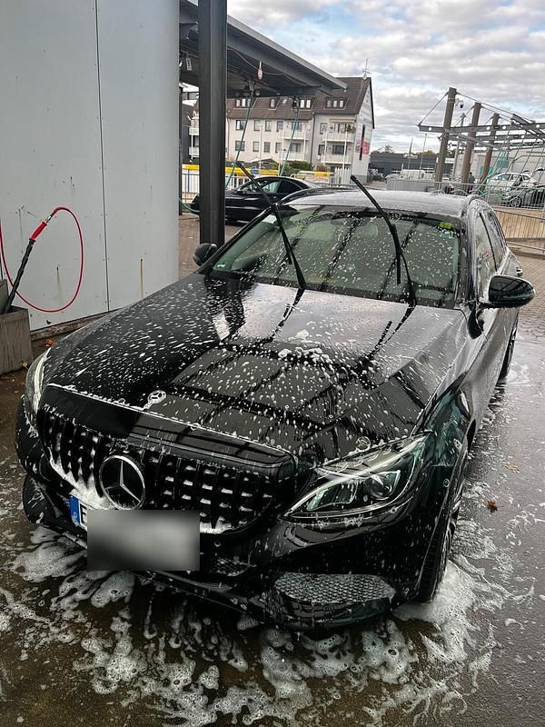 Schwarz Gebraucht 2015 Mercedes C250 AMG Limousine | 11.900 € (Superpreis) - Bild 1/4