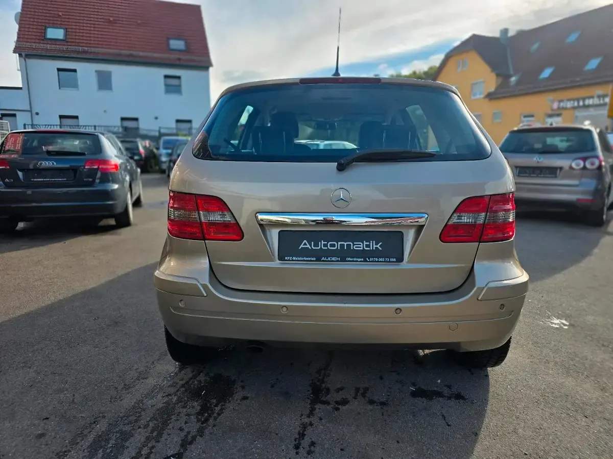 Gebraucht Mercedes B200 136 PS (100 kW) 2006 Gold Van / Kleinbus