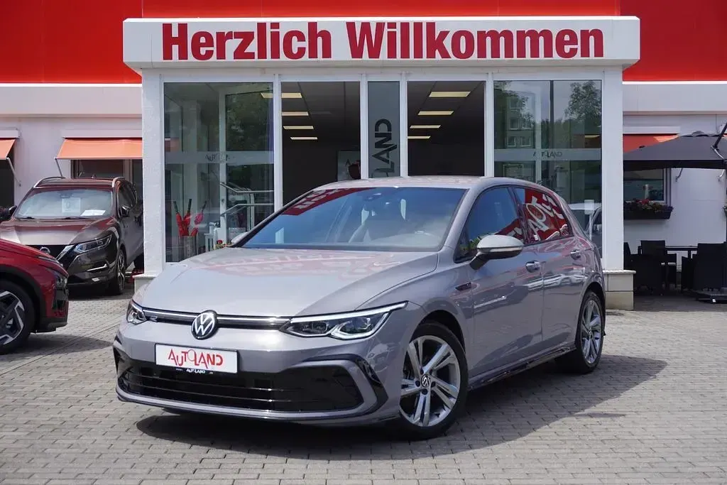Gebraucht VW Golf VIII R-line 131 PS (96 kW) 2023 Mondsteingrau Limousine