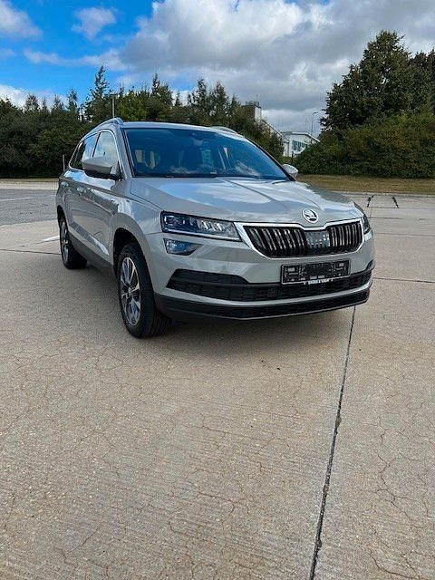 Grau Gebraucht 2020 Skoda Karoq Drive SUV | 23.990 € (Fairer Preis) - Bild 1/4