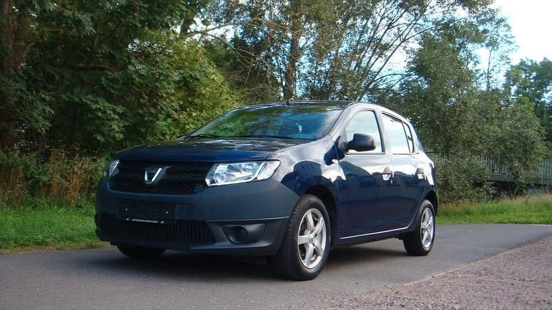 Blau Gebraucht 2014 Dacia Sandero Ambiance Kleinwagen | 3.490 € (Guter Preis) - Bild 1/4
