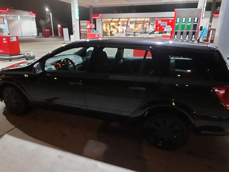 Gebraucht Opel Astra Selection 101 PS (74 kW) 2010 Schwarz Kombi