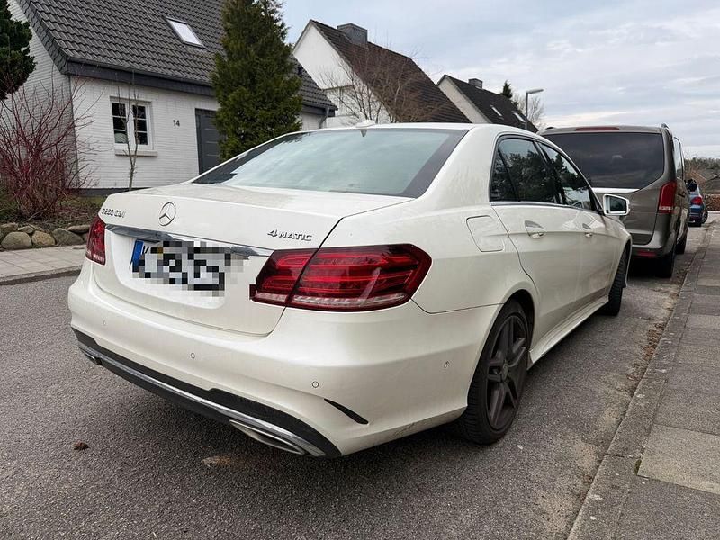 Second-hand Mercedes E250 204 CP (150 kW) 2014 Alb Berlinǎ