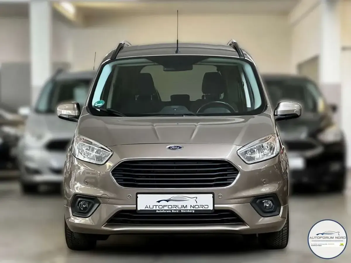 Gebraucht Ford Tourneo Courier Titanium 101 PS (74 kW) 2019 Silber Van / Kleinbus