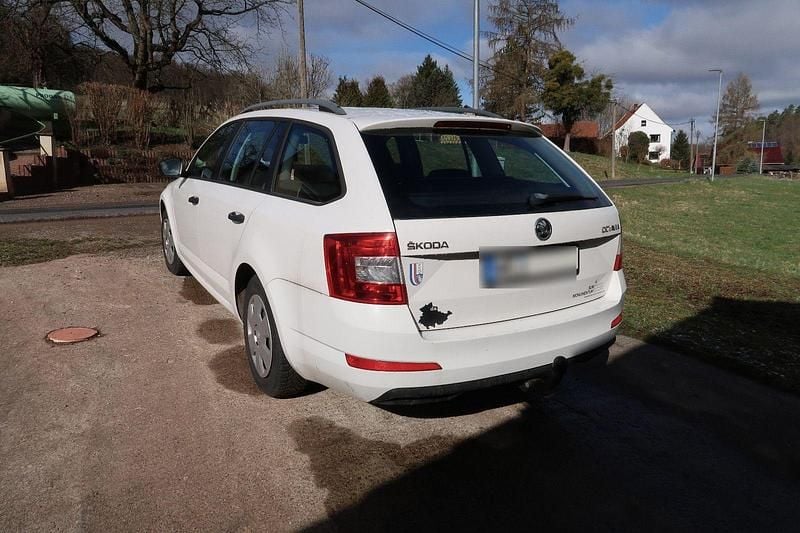 Gebraucht Skoda Octavia 105 PS (77 kW) 2015 Weiß Kleinwagen