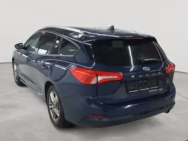 Używany Ford Focus Cool & Connect 150 KM (110 kW) 2020 Niebieski Sedan/Limuzyna