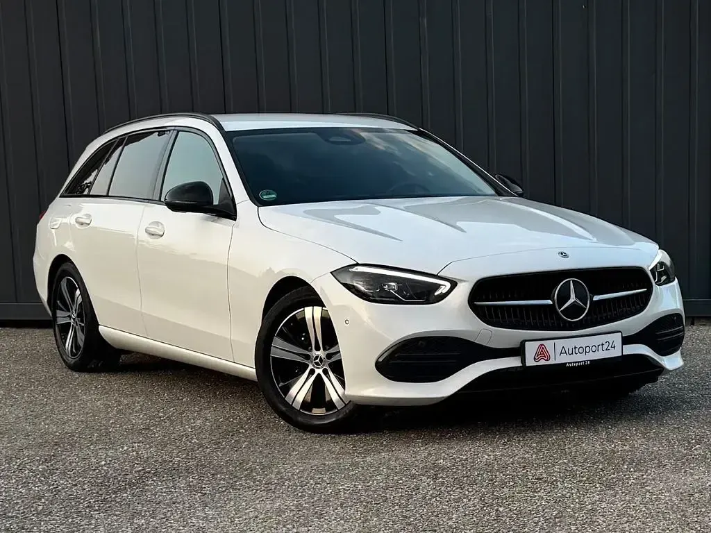 Gebraucht Mercedes C200 163 PS (119 kW) 2022 Weiß Limousine