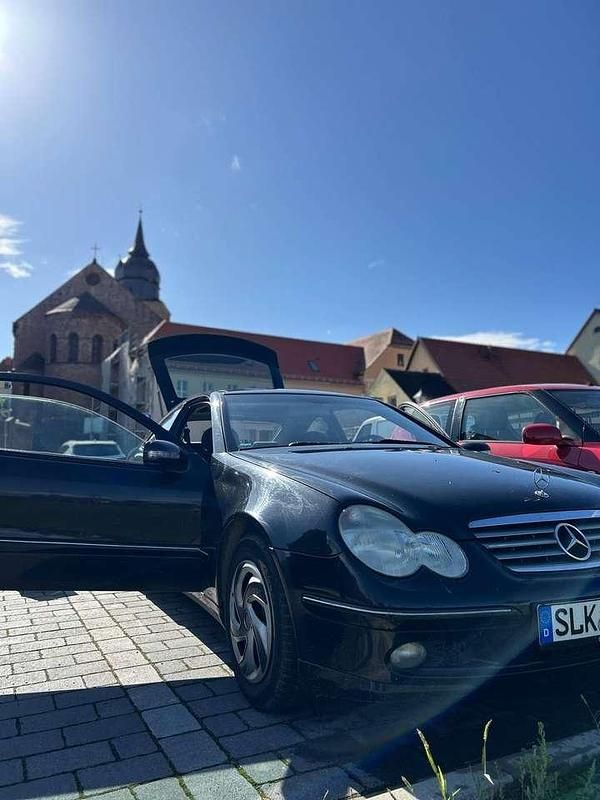Schwarz Gebraucht 2003 Mercedes C180 Coupé | 1.890 € (Fairer Preis) - Bild 1/4