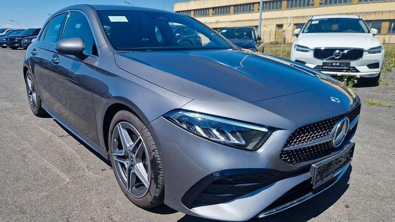Grau Gebraucht 2023 Mercedes A220 AMG Limousine | 31.999 € (Guter Preis) - Bild 1/4