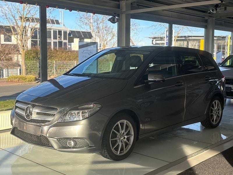 Gebraucht Mercedes B200 156 PS (114 kW) 2012 Grau Van / Kleinbus