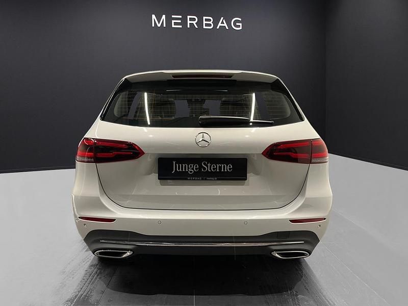Gebraucht Mercedes B200 Progressive 163 PS (119 kW) 2021 Weiß Van / Kleinbus