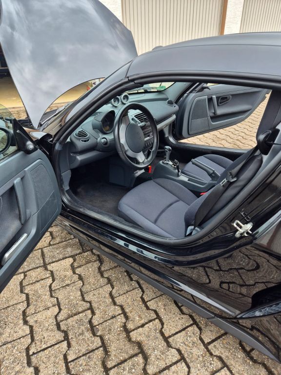 Schwarz Gebraucht 2004 Smart Roadster Cabrio | 6.900 € (Fairer Preis) - Bild 1/4