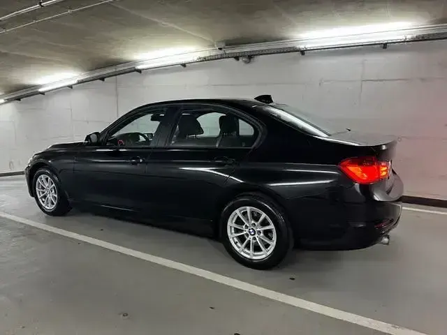 Gebraucht BMW 320 Sport Line 184 PS (135 kW) 2012 Schwarz Limousine