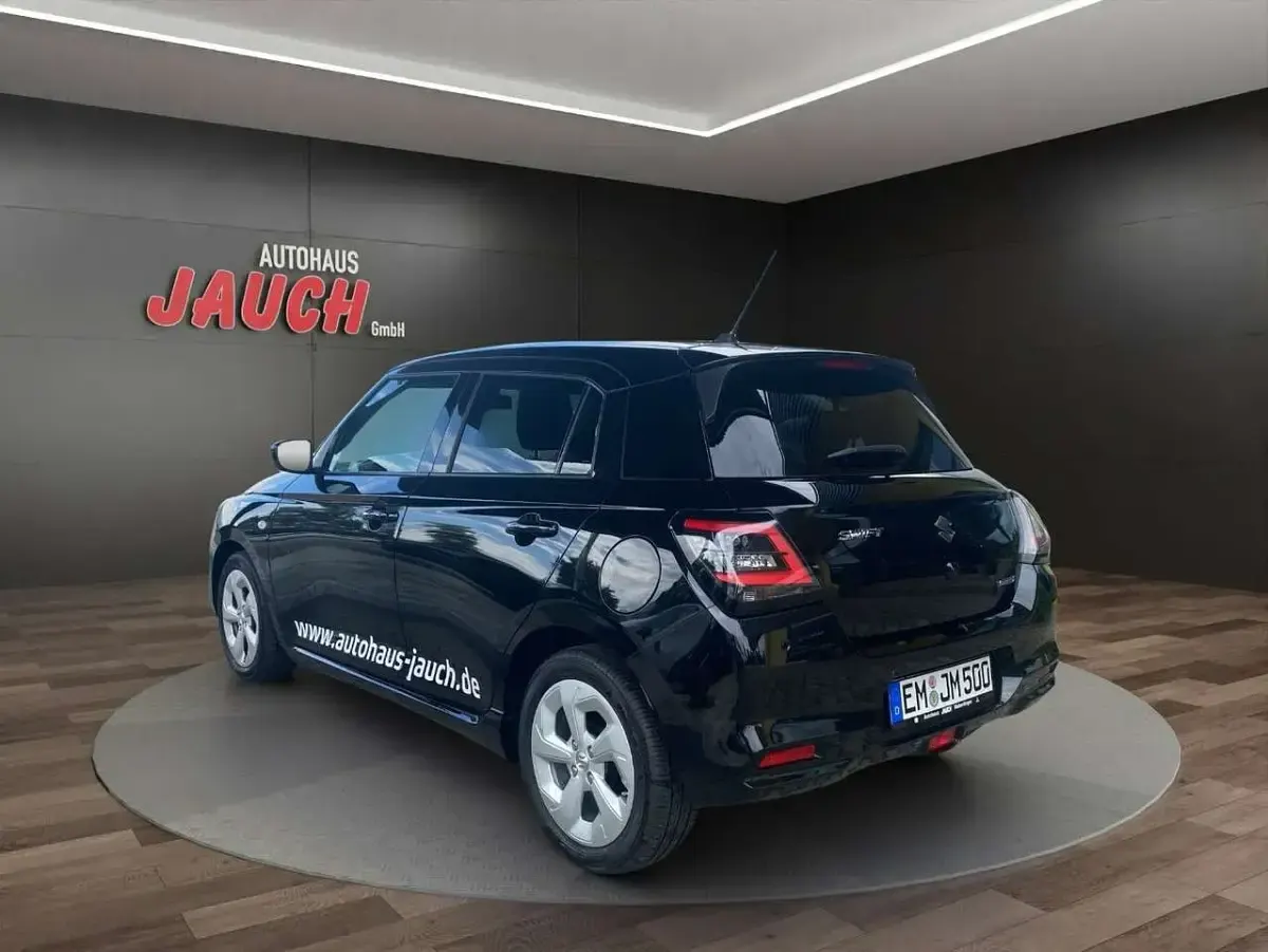 Neu Suzuki Swift Comfort 83 PS (61 kW) 2026 Super black pearl metallic Kleinwagen