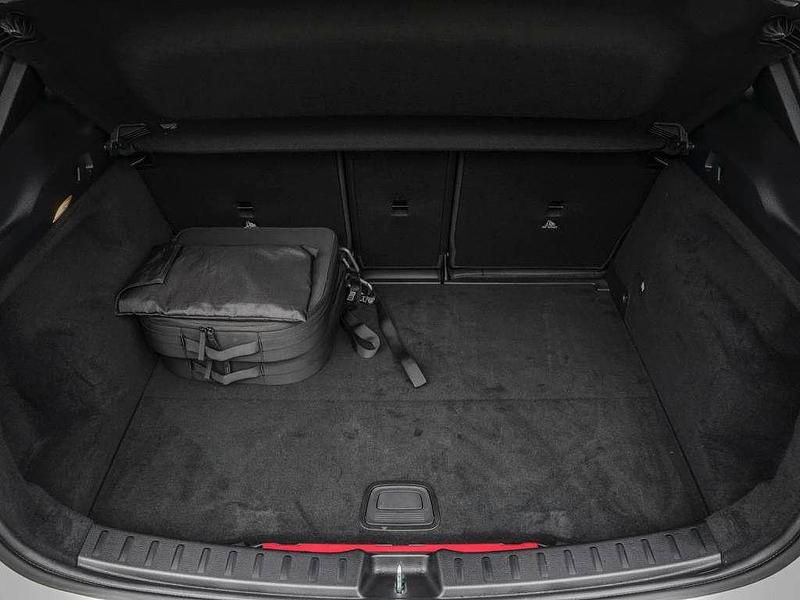 Gebraucht Mercedes GLA250 Progressive 218 PS (160 kW) 2023 Polarweiß SUV