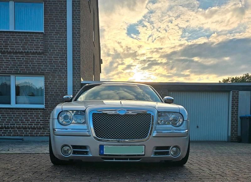 Silber Gebraucht 2005 Chrysler 300C Limousine | 10.500 € - Bild 1/4
