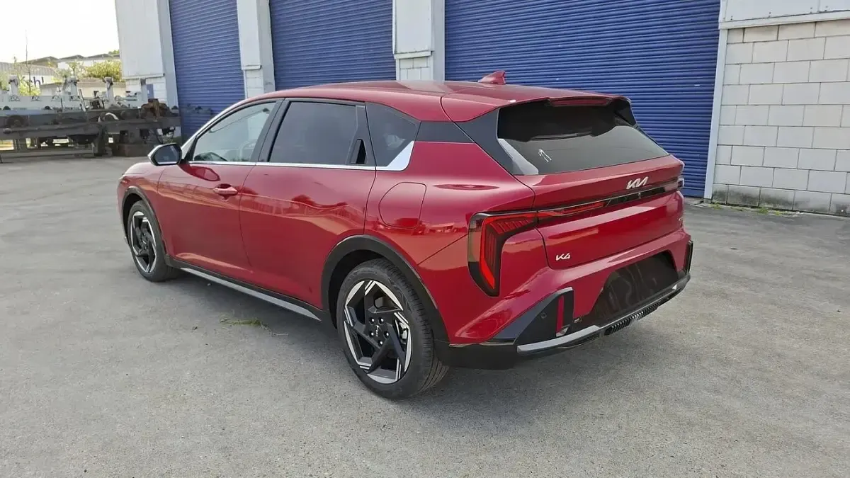 Neu Kia K4 Spirit 179 PS (131 kW) 2026 Fiery red metallic Limousine