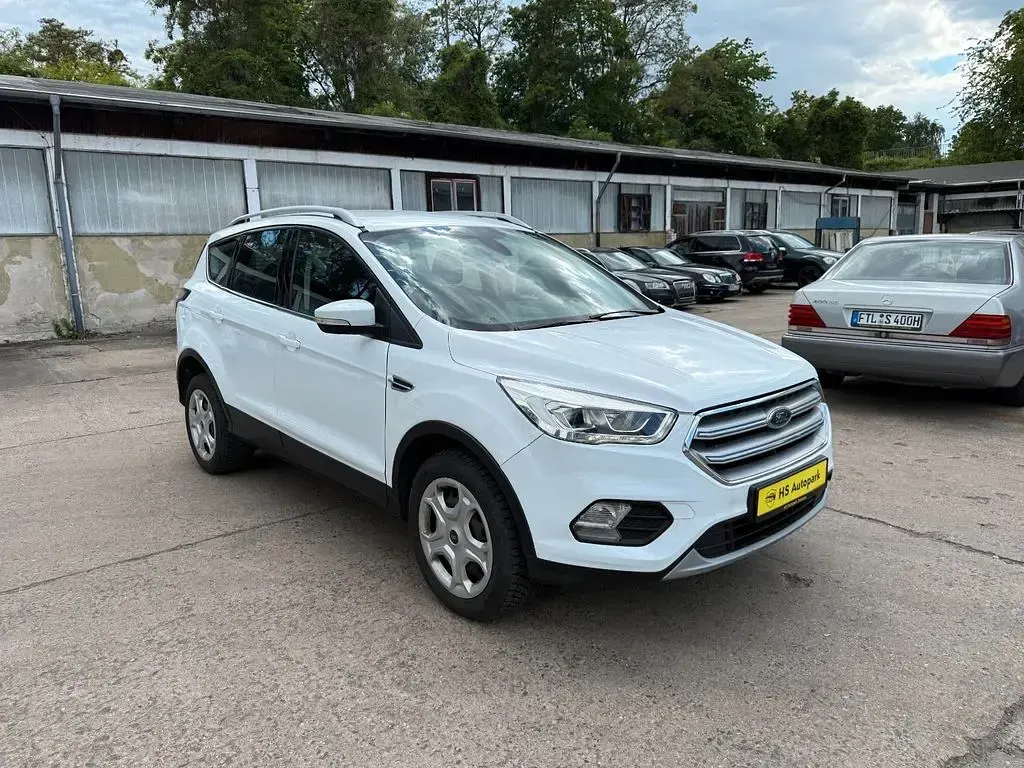 Usado Ford Kuga 120 HP (88 kW) 2018 Branco SUV