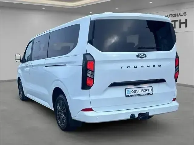 Gebraucht Ford Tourneo Custom Titanium 136 PS (100 kW) 2025 Weiss Van