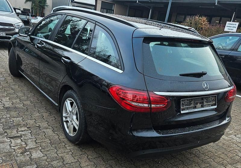 Gebraucht Mercedes C220 194 PS (142 kW) 2019 Schwarz Kombi