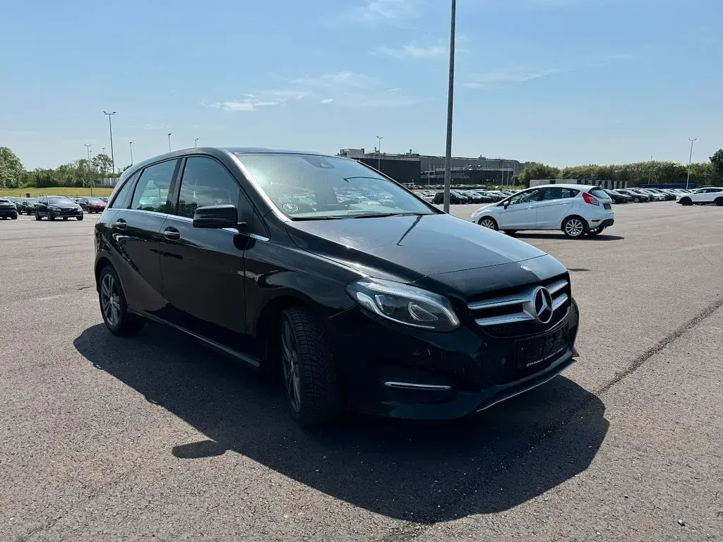 Gebraucht Mercedes B180 Business 109 PS (80 kW) 2017 Schwarz Kleinwagen