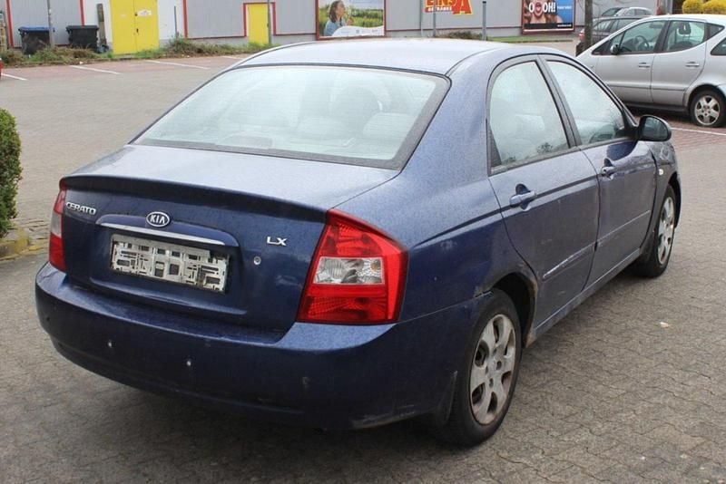 Gebraucht Kia Cerato 105 PS (77 kW) 2005 Blau Limousine