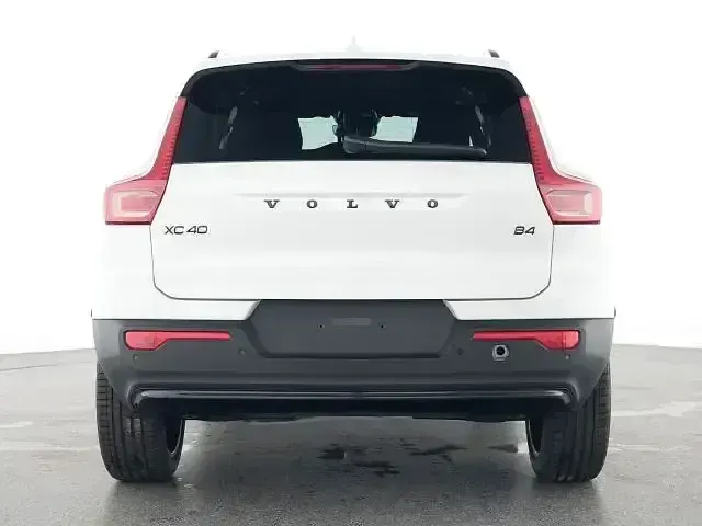 Gebraucht Volvo XC40 Plus 197 PS (144 kW) 2025 Weiß SUV