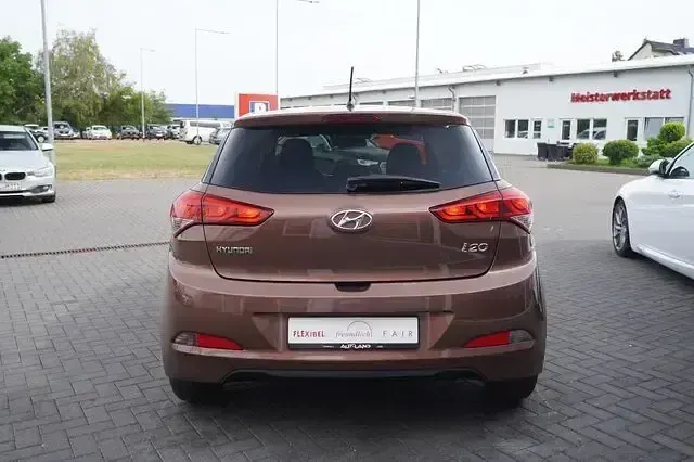 Gebraucht Hyundai i20 Passion 84 PS (61 kW) 2018 Braun Kleinwagen