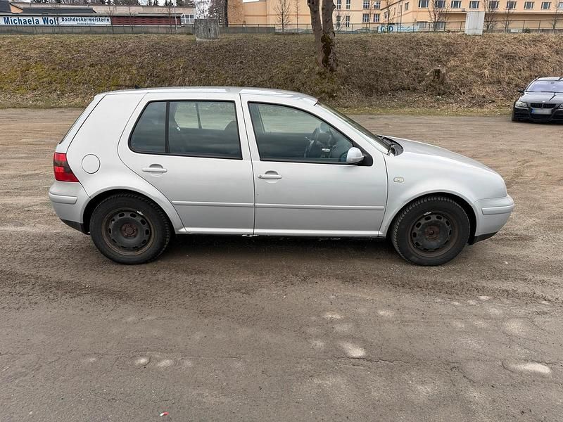Gebraucht VW Golf IV 101 PS (74 kW) 1999 Silber Kleinwagen