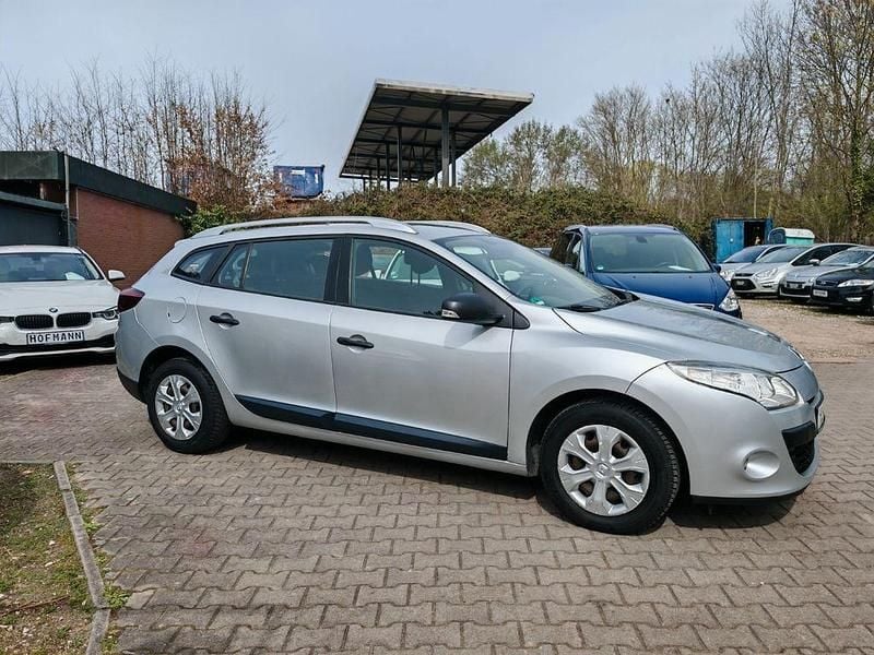 Gebraucht Renault Mégane III 106 PS (77 kW) 2011 Silber Limousine