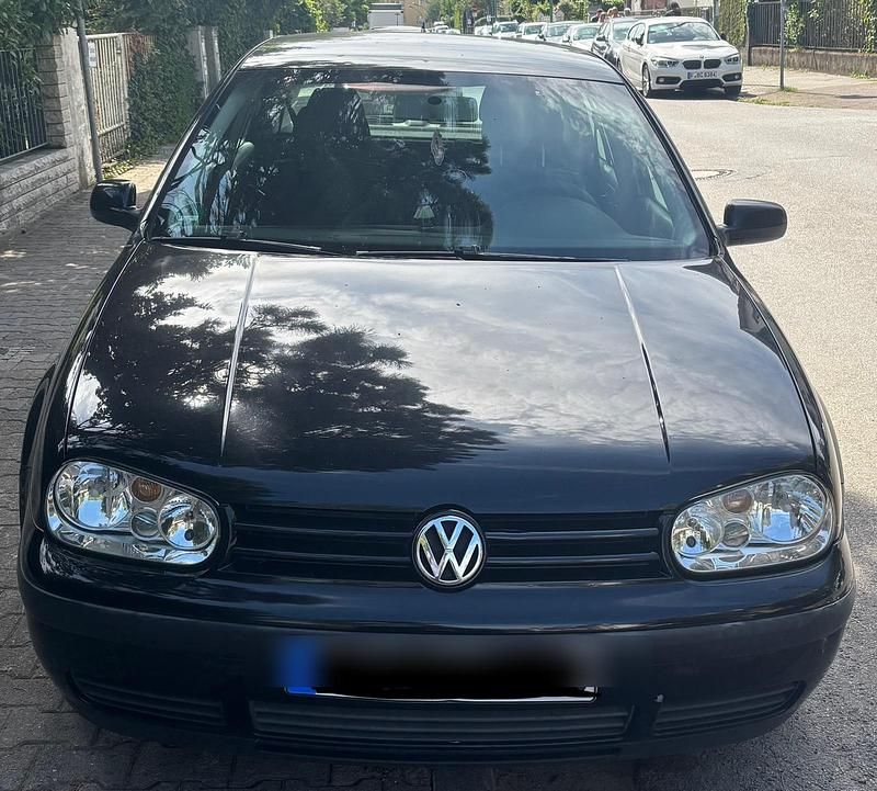 Schwarz Gebraucht 2002 VW Golf IV Kleinwagen | 750 € (Superpreis) - Bild 1/4