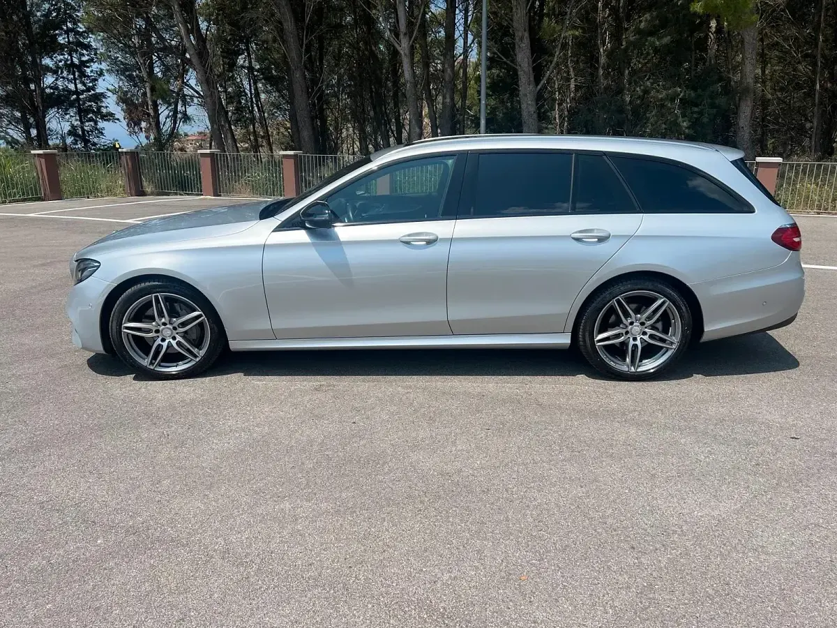 Używany Mercedes E220 194 KM (142 kW) 2017 Srebrny Kombi