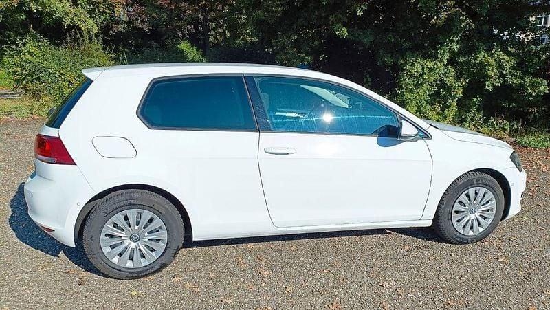 Gebraucht VW Golf VII Trendline 86 PS (63 kW) 2013 Weiß Limousine