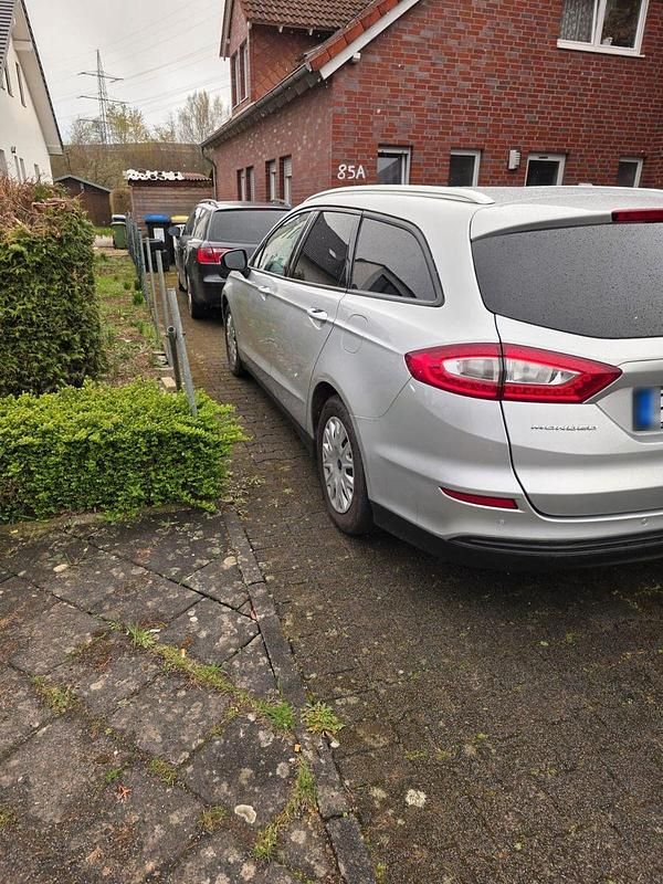 Gebraucht Ford Mondeo 150 PS (110 kW) 2016 Silber Kombi