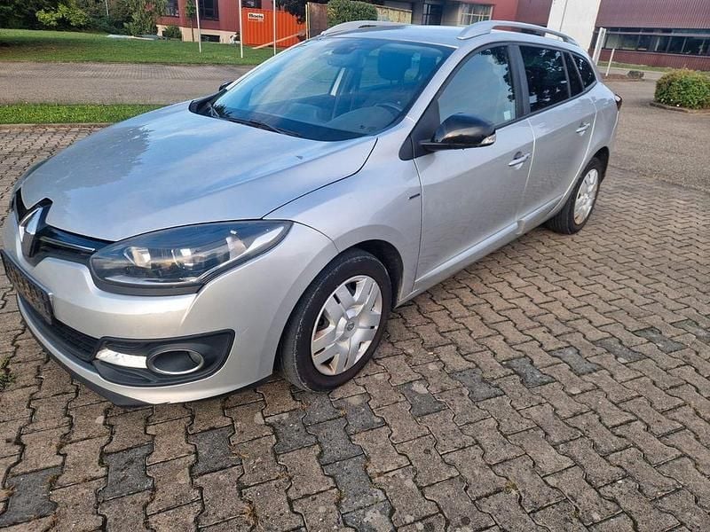 Silber Gebraucht 2015 Renault Mégane III LIMITED Limousine | 4.190 € (Guter Preis) - Bild 1/4