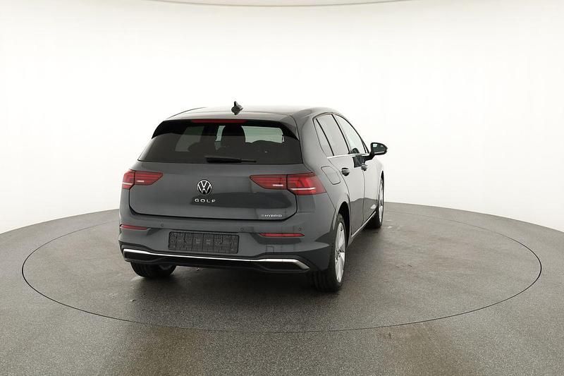 Neu VW Golf VIII Style 204 PS (150 kW) 2025 Mondsteingrau