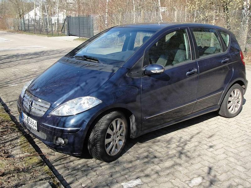 Gebraucht Mercedes 200 136 PS (100 kW) 2004 Blau Limousine