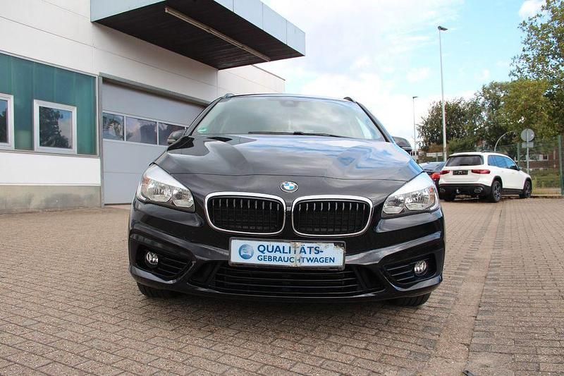 Schwarz Gebraucht 2016 BMW 218 Sport Line Van / Kleinbus | 11.999 € (Fairer Preis) - Bild 1/4
