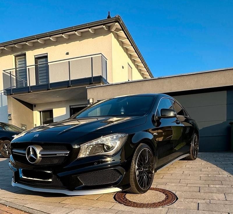 Schwarz Gebraucht 2015 Mercedes CLA45 AMG AMG Coupé | 23.999 € (Superpreis) - Bild 1/4